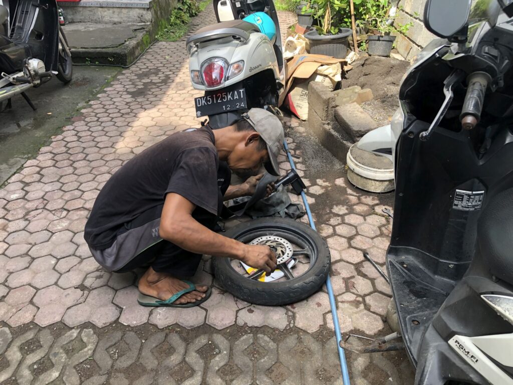 On a fait le tour de Bali à scooter.