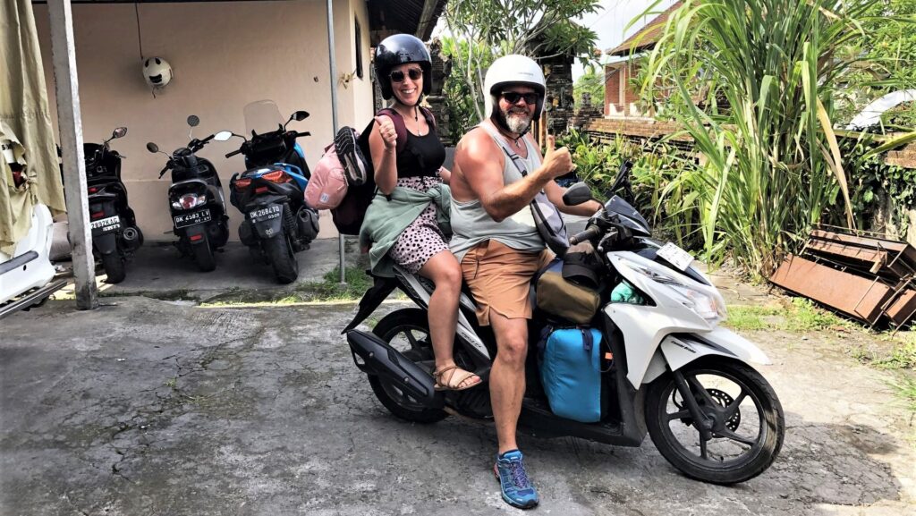 Faire le tour de Bali à scooter.