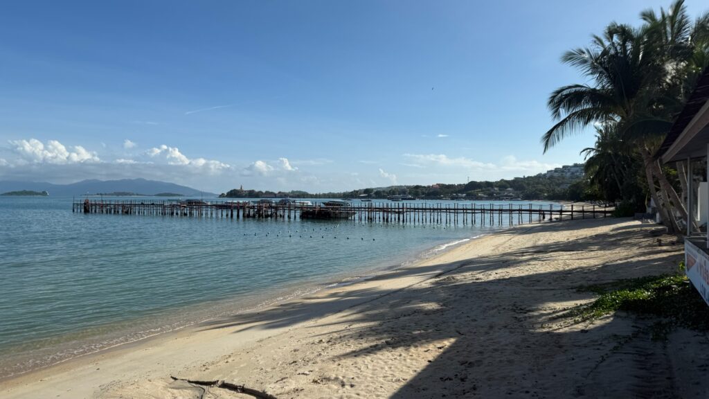 Une plage de Koh Samui, déserte en Thaïlande en septembre hors saison